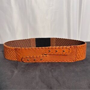 ROUGH ROSES Sz M Leather Brown Woven Belt With Peg Closure and Elastic Back